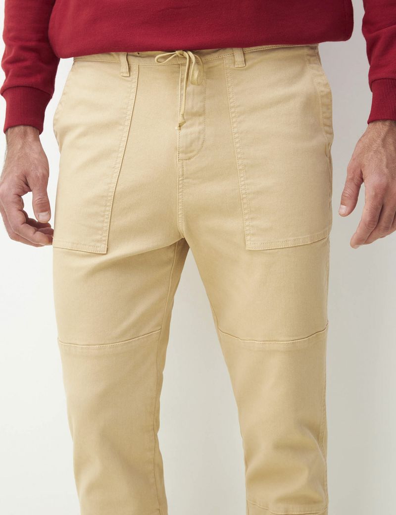 PANTALONE-HOMBRE-JOGGER-CHEVIGNON-631D002-CAQUI-4.JPG