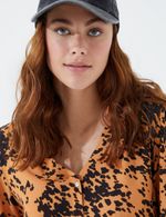 CAMISA-MUJER-ESTAMPADA-AMERICANINO-612D010-ANARANJADO-3.JPG