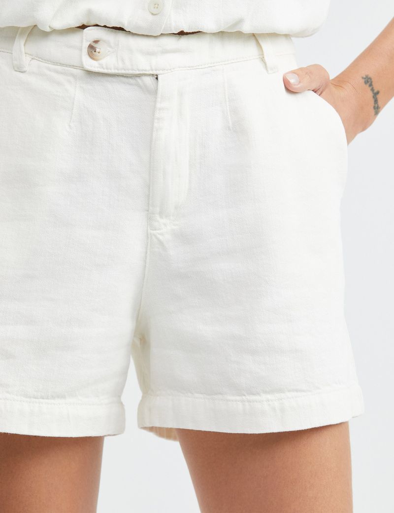 SHORT-MUJER-SARTORIAL-CHEVIGNON-752F001-CRUDO-2.JPG