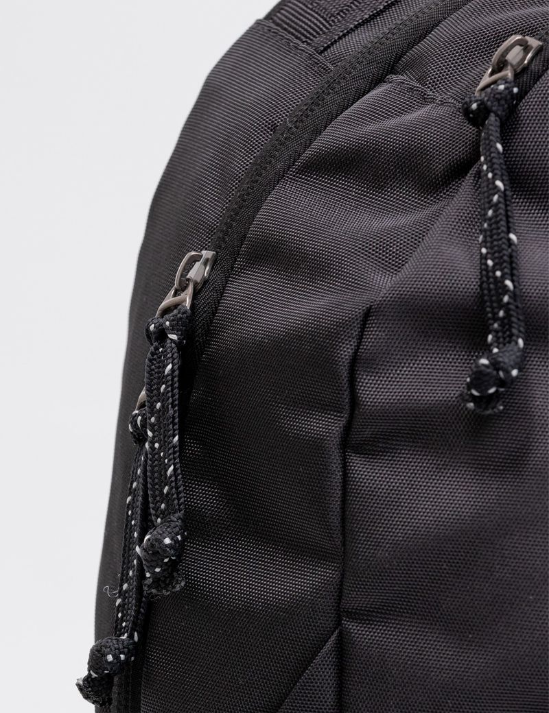 MOCHILA-HOMBRE-BASICO-CHEVIGNON-002F000-NEGRO-4.JPG