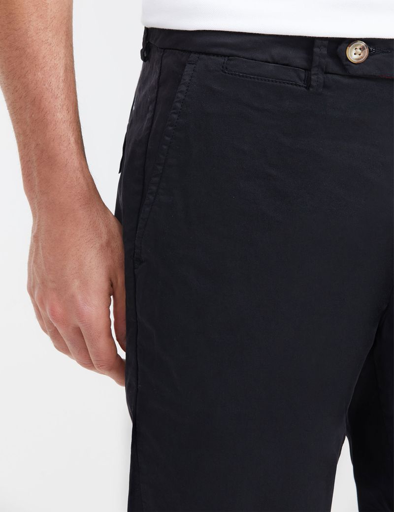 PANTALON-HOMBRE-CHINO-CHEVIGNON-631G001-NEGRO-3.JPG