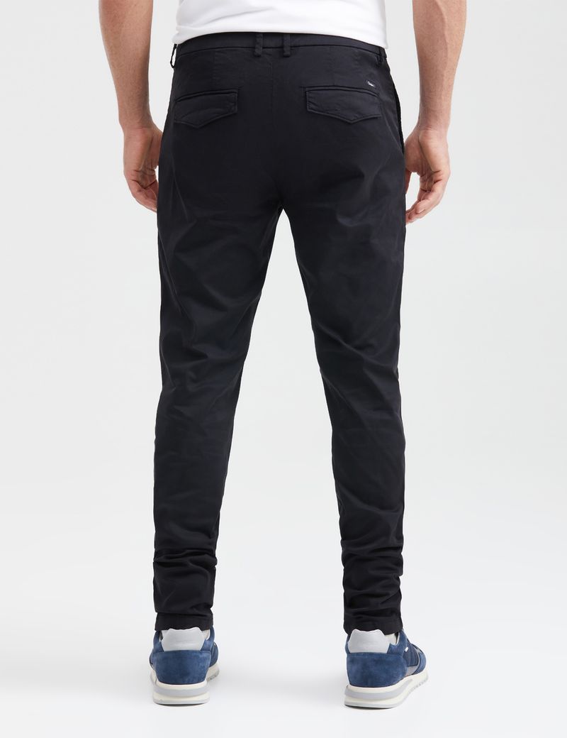 PANTALON-HOMBRE-CHINO-CHEVIGNON-631G001-NEGRO-4.JPG