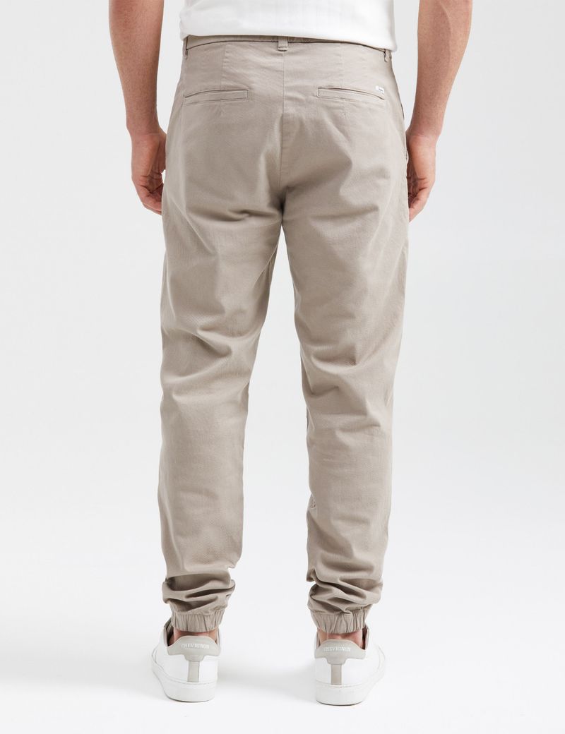 PANTALON-HOMBRE-JOGGER-CHEVIGNON-631G005-CRUDO-4.JPG
