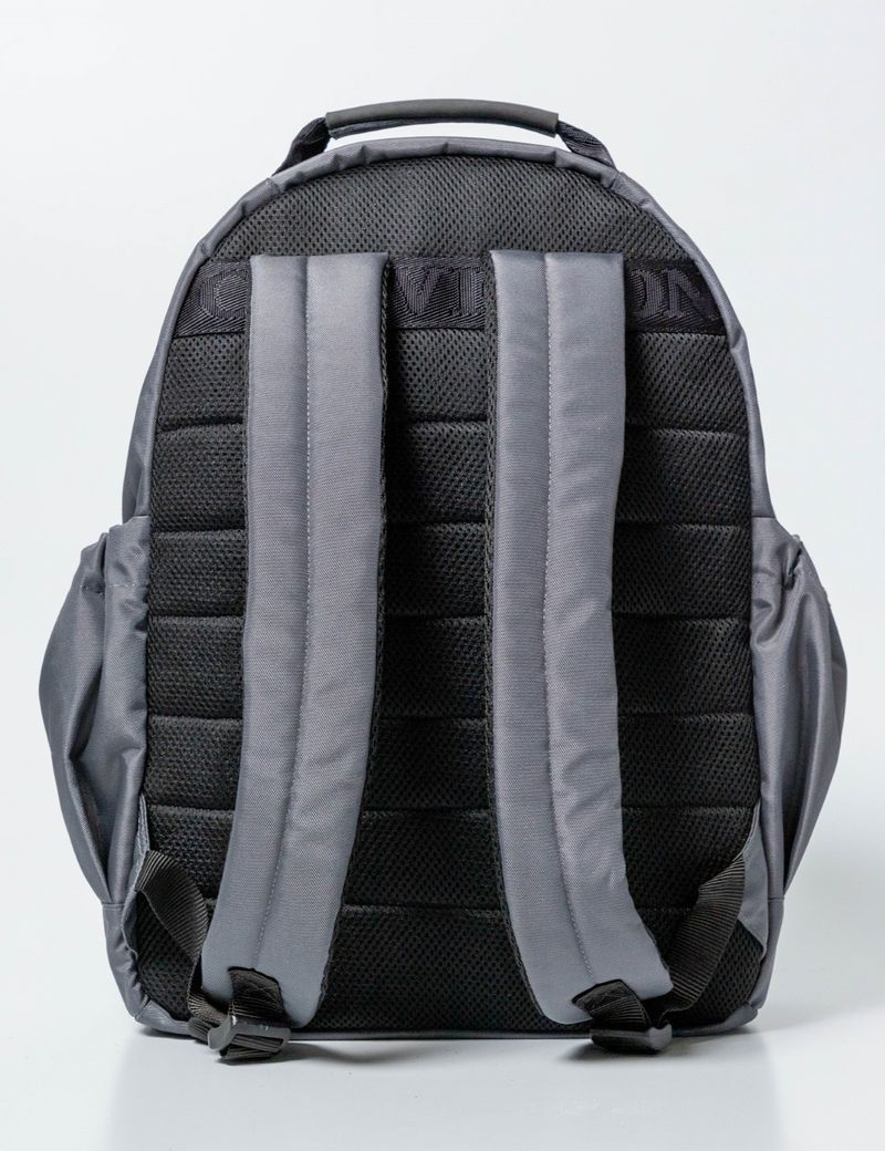 MOCHILA-HOMBRE-BASICO-CHEVIGNON-001G000-GRIS-5.JPG