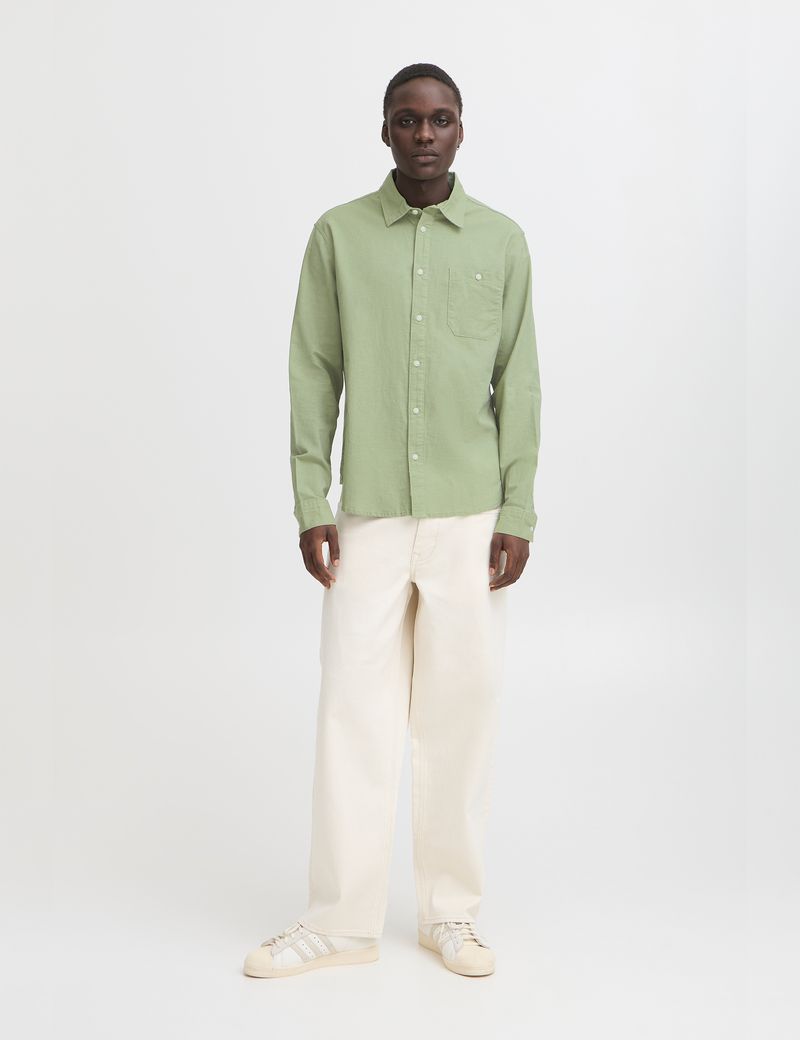 CAMISA-HOMBRE-CLASICA-BLEND-HE-20718400-OILGREEN-2.JPG