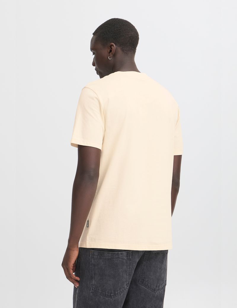 CAMISETA-HOMBRE-BASICA-BLEND-HE-20718305-BLEACHEDSAND-4.JPG