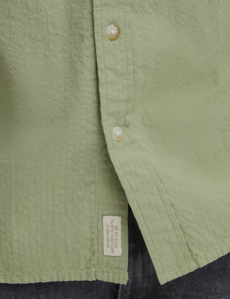 CAMISA-HOMBRE-CLASICA-BLEND-HE-20718213-OILGREEN-3.JPG
