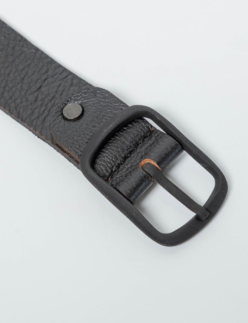 CORREA-HOMBRE-CLASICA-CHEVIGNON-012G001-NEGRO-2.JPG