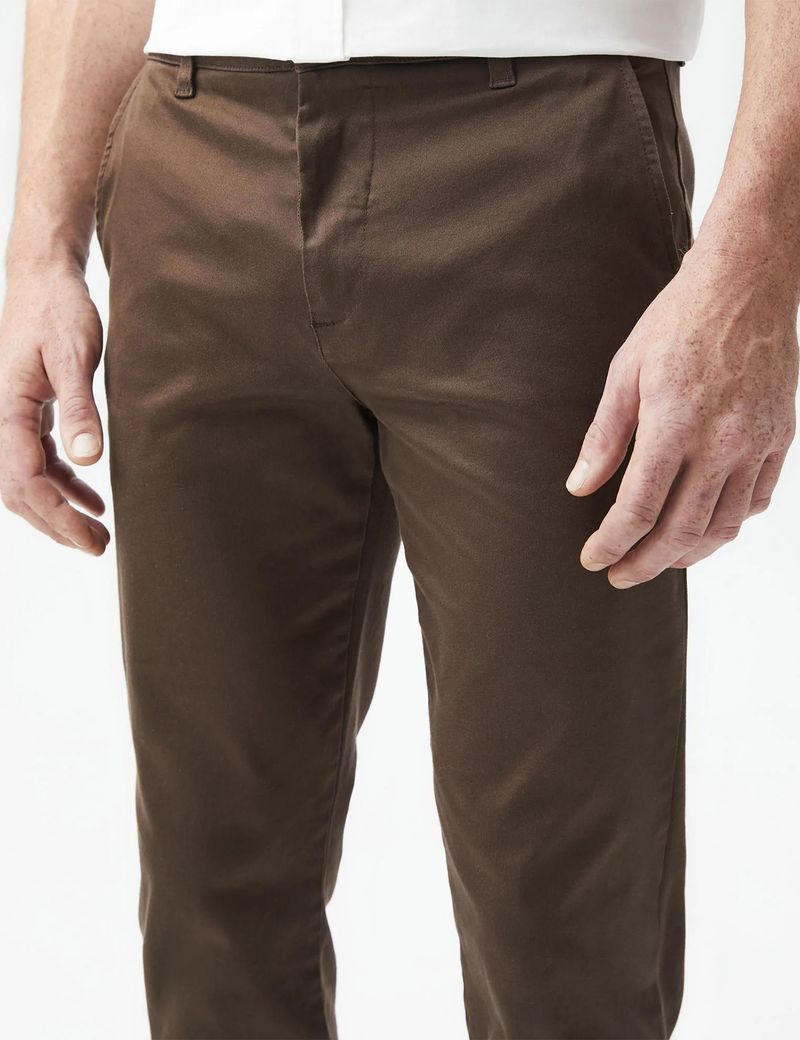 PANTALON-CLASICO-HOMBRE-CHEVIGNON-6308000-CAFEO-3.JPG