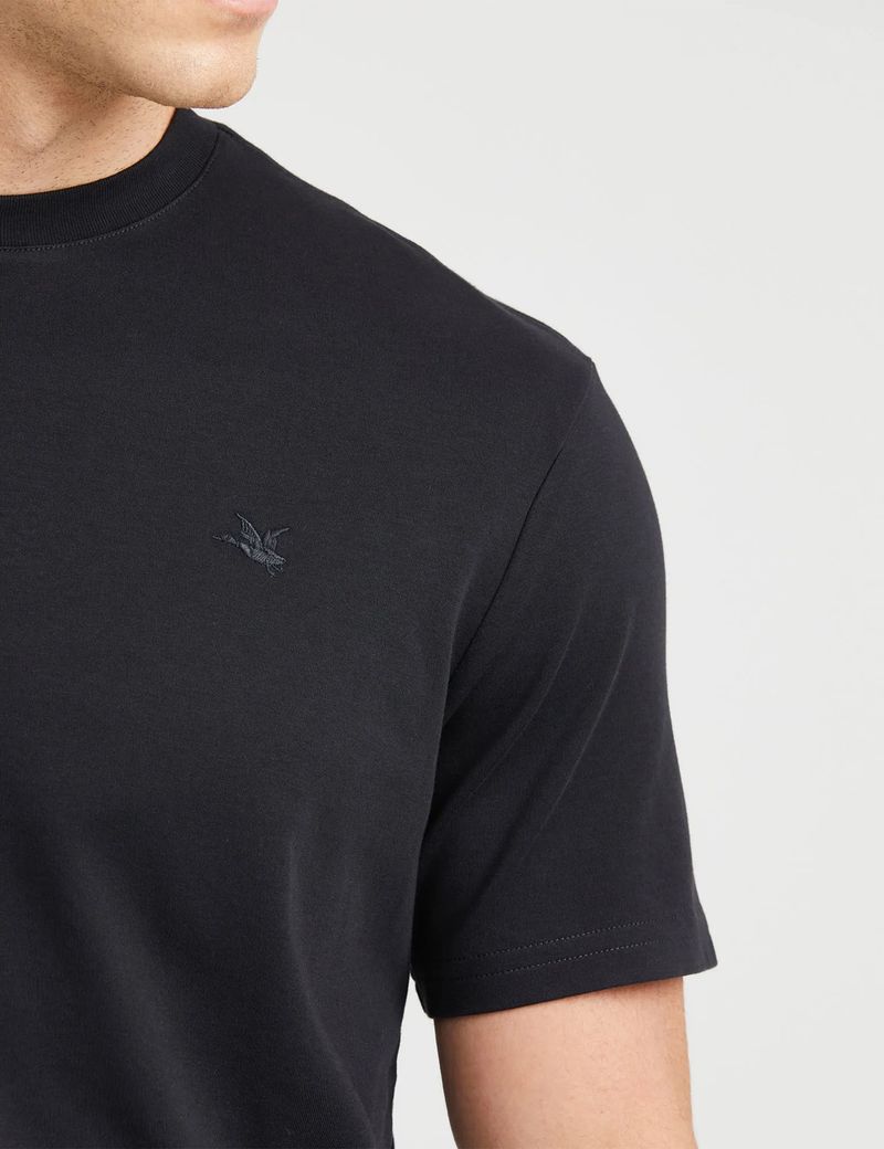 CAMISETA-SLIM-HOMBRE-CHEVIGNON-640D040-NEGRO-3.JPG